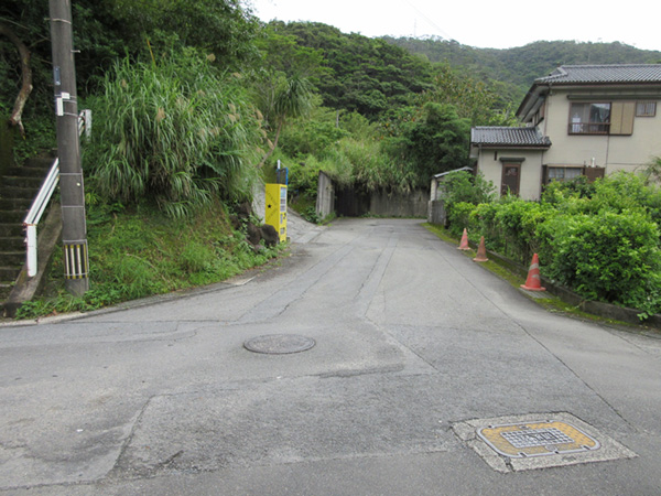 今は道路になっている住居の跡地